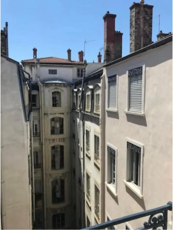 Calm Lyon Studio 4 People Jacobins-Bellecour